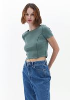 Pamuklu Tişört ve Mom-Fit Pantolon Kombini