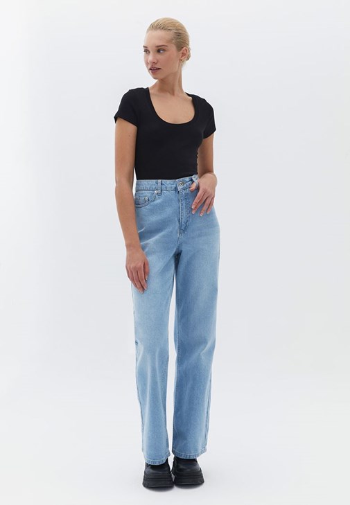 U Yaka Pamuklu Tişört ve Pantolon Kombini