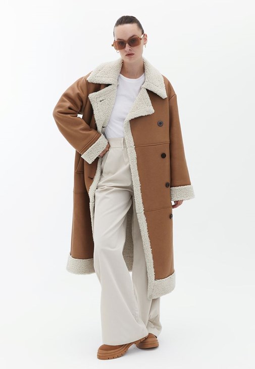 Kürk Detaylı Kaban ve Pantolon Kombini