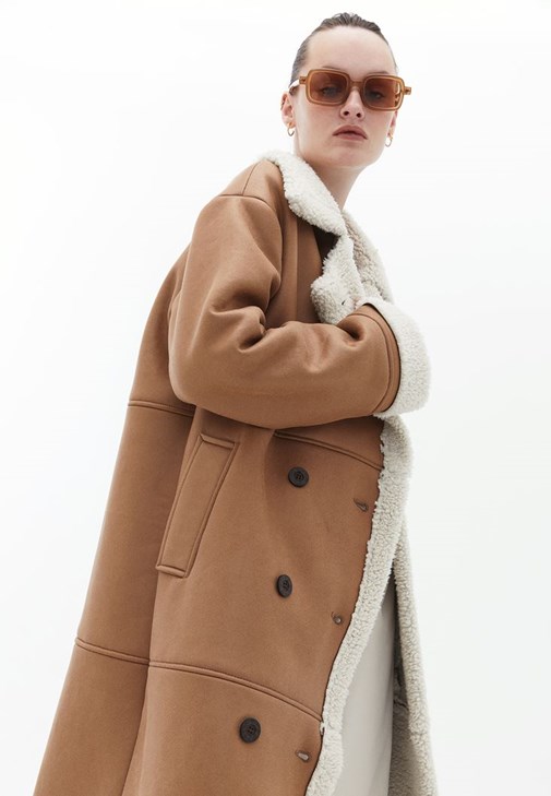 Kürk Detaylı Kaban ve Pantolon Kombini