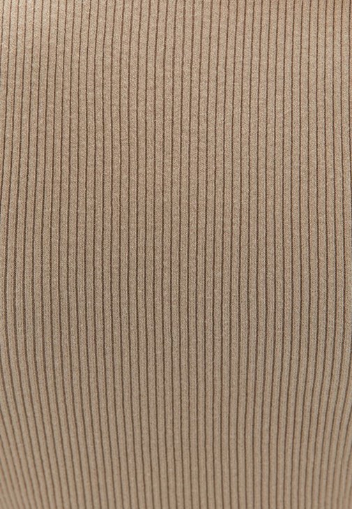 Triko Atlet ve Carrot-Fit Pantolon Kombini