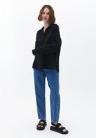 Pamuklu Gömlek ve Mom-Fit Pantolon Kombini