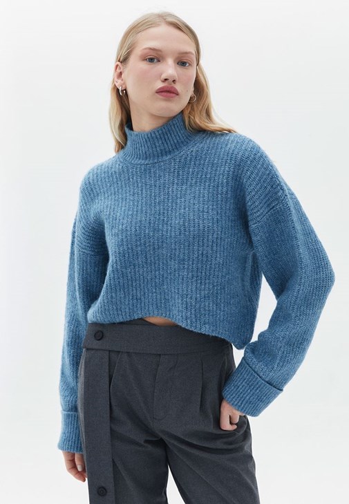Crop Kazak ve Wide-Leg Pantolon Kombini