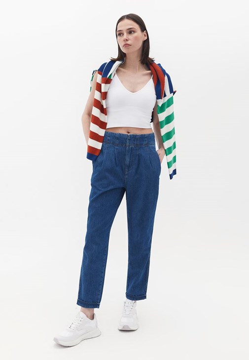 Baggy-Fit Pantolon ve Kazak Kombini