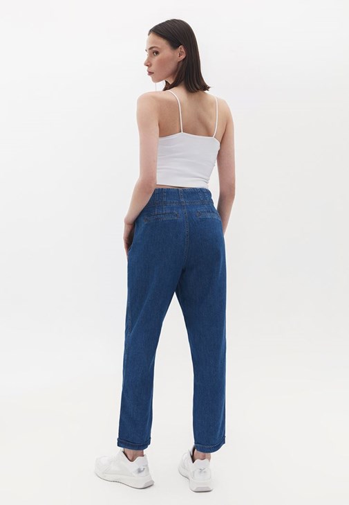 Baggy-Fit Pantolon ve Kazak Kombini