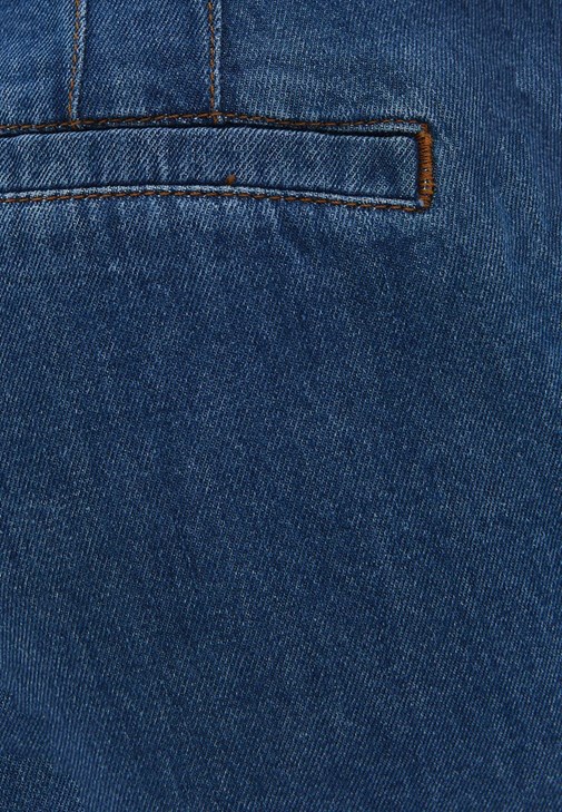 Baggy-Fit Pantolon ve Kazak Kombini