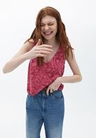 Bayan Pembe V Yaka Atlet