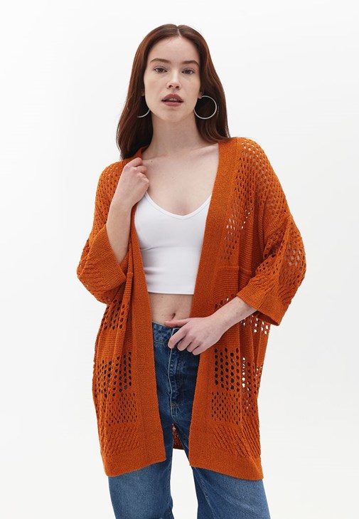 Ajurlu Hırka ve Wide-Leg Pantolon Kombini 