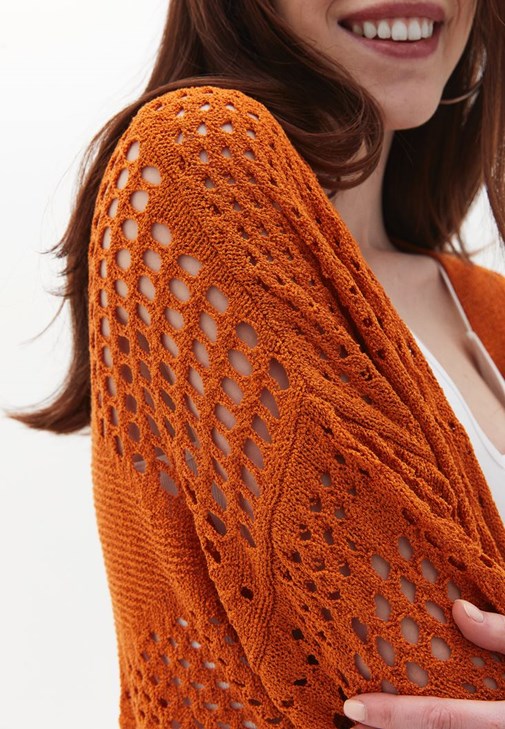 Ajurlu Hırka ve Wide-Leg Pantolon Kombini 