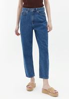 Mom-Fit Pantolon ve Püsküllü Atlet Kombini