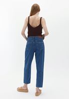 Mom-Fit Pantolon ve Püsküllü Atlet Kombini