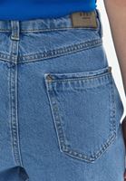Baskılı Tişört ve Mom-Fit  Pantolon Kombini