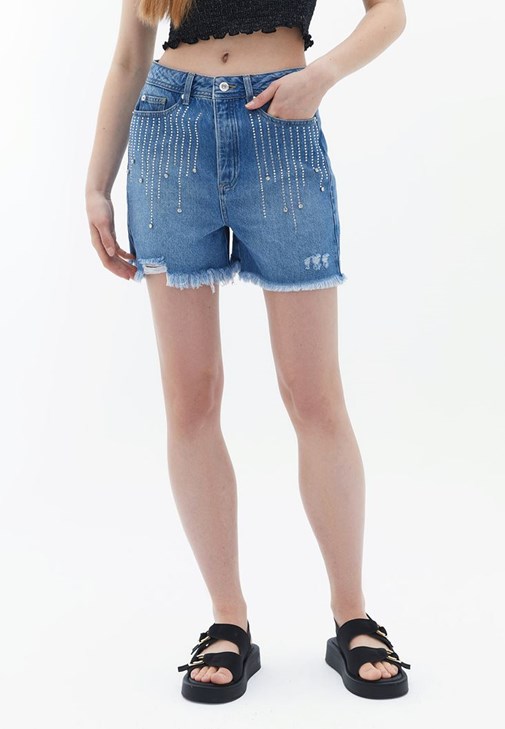 Taş Detaylı Şort ve Crop Top Kombini