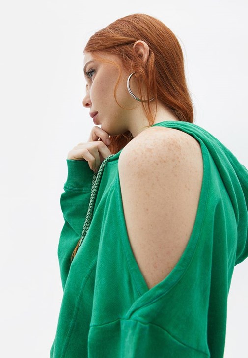 Pamuklu Pantolon ve Sweatshirt Kombini