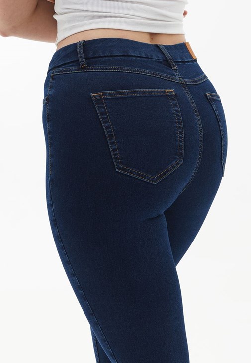 Denim Pantolon ve Crop Kombini