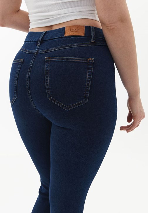 Denim Pantolon ve Crop Kombini