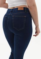 Denim Pantolon ve Crop Kombini