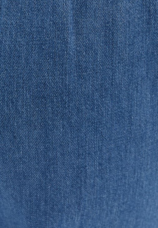 Oversize Tişört ve Denim Jogger Kombini