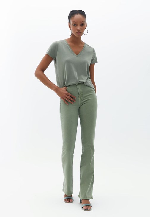 Slim-Fit Gömlek ve Yüksek Bel Pantolon Kombini