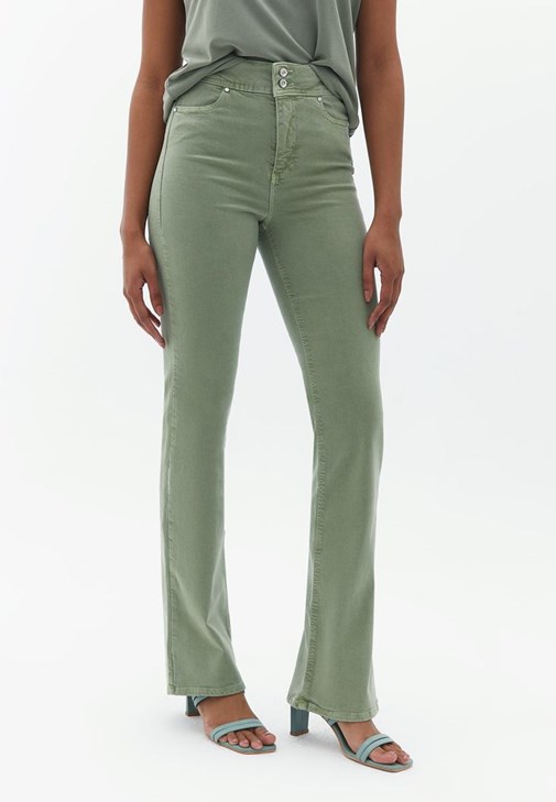 Slim-Fit Gömlek ve Yüksek Bel Pantolon Kombini