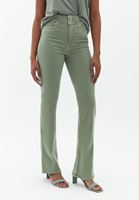 Slim-Fit Gömlek ve Yüksek Bel Pantolon Kombini