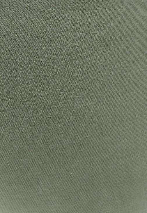 Slim-Fit Gömlek ve Yüksek Bel Pantolon Kombini