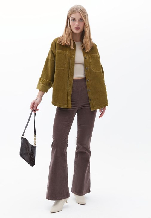 Oversize Gömlek ve Atlet Kombini