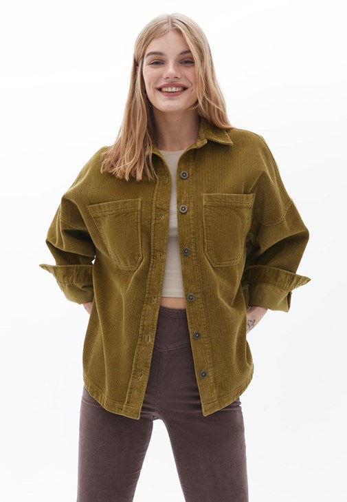 Oversize Gömlek ve Atlet Kombini