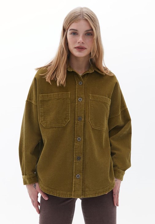 Oversize Gömlek ve Atlet Kombini