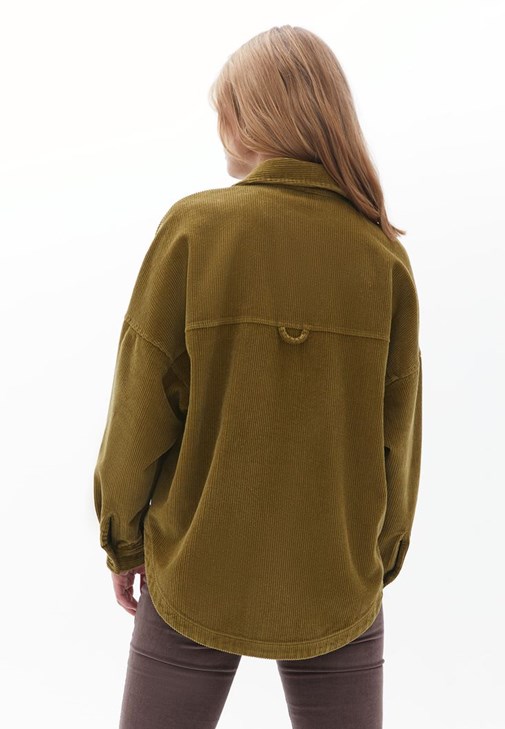 Oversize Gömlek ve Atlet Kombini