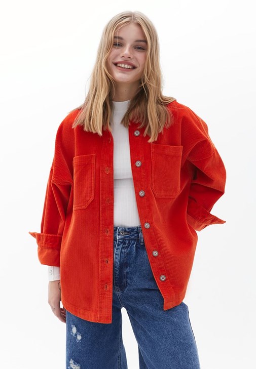 Kadife Gömlek ve Baggy-Fit Pantolon Kombini