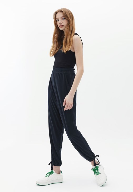 Harem Pantolon ve Atlet Kombini