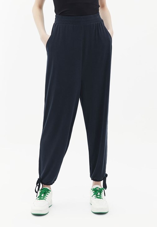 Harem Pantolon ve Atlet Kombini