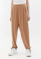 Harem Jogger Pantolon ve Atlet Kombini