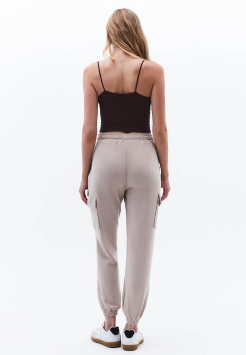 Pantolon ve Kazak Kombini