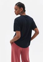 Tişört ve Oversize Ceket Kombini