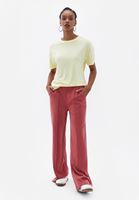 Loose-Fit Tişört ve Wide-Leg Pantolon Kombini