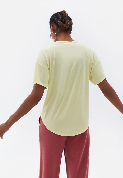 Loose-Fit Tişört ve Wide-Leg Pantolon Kombini