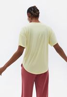 Loose-Fit Tişört ve Wide-Leg Pantolon Kombini