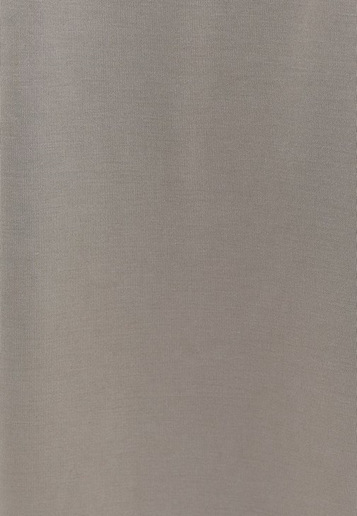 V Yaka Tişört ve Bol Paça Pantolon Kombini