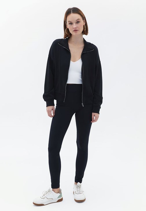 Loose-Fit Sweatshirt ve Tayt Kombini