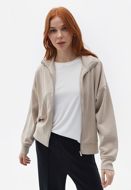 Sweatshirt ve Bol Paça Pantolon Kombini