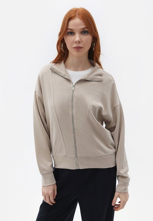 Sweatshirt ve Bol Paça Pantolon Kombini