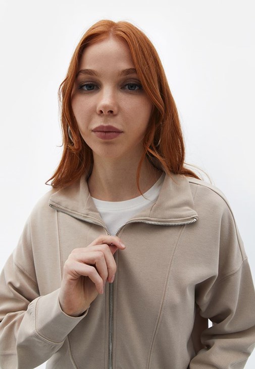 Sweatshirt ve Bol Paça Pantolon Kombini