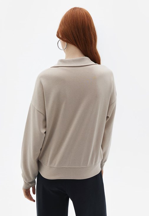 Sweatshirt ve Bol Paça Pantolon Kombini