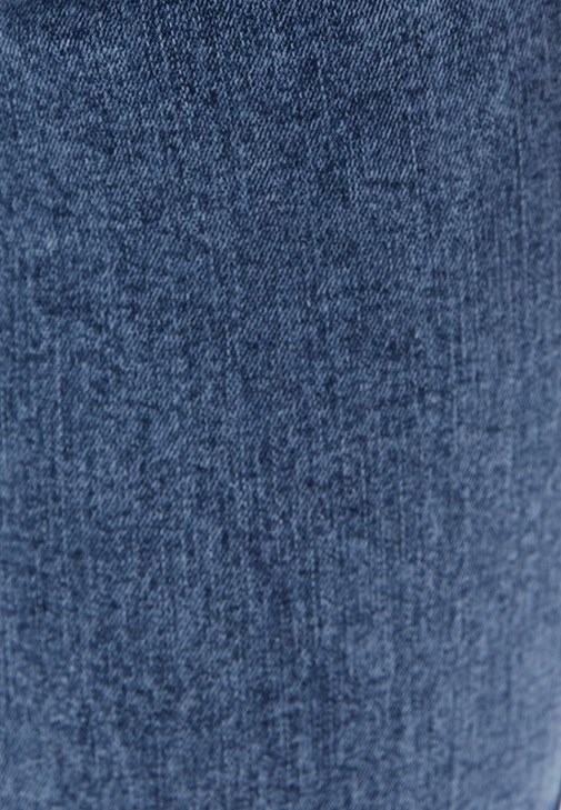 Skinny Pantolon ve Crop Yelek Kombini