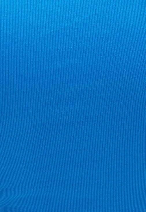 Atlet ve Trençkot Kombini