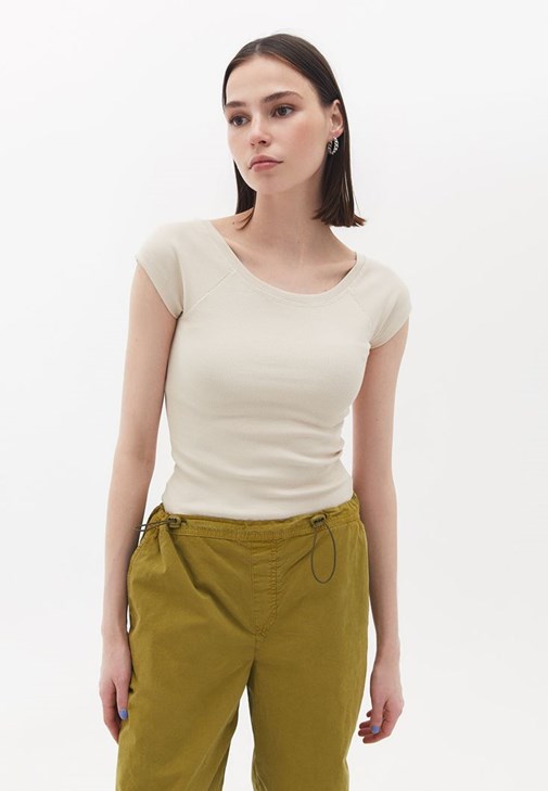 Tişört ve Loose-Fit Ceket Kombini