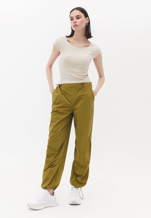 Tişört ve Loose-Fit Ceket Kombini