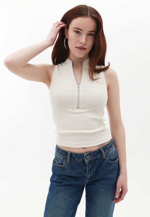Fermuarlı Atlet ve Slim-Fit Pantolon Kombini